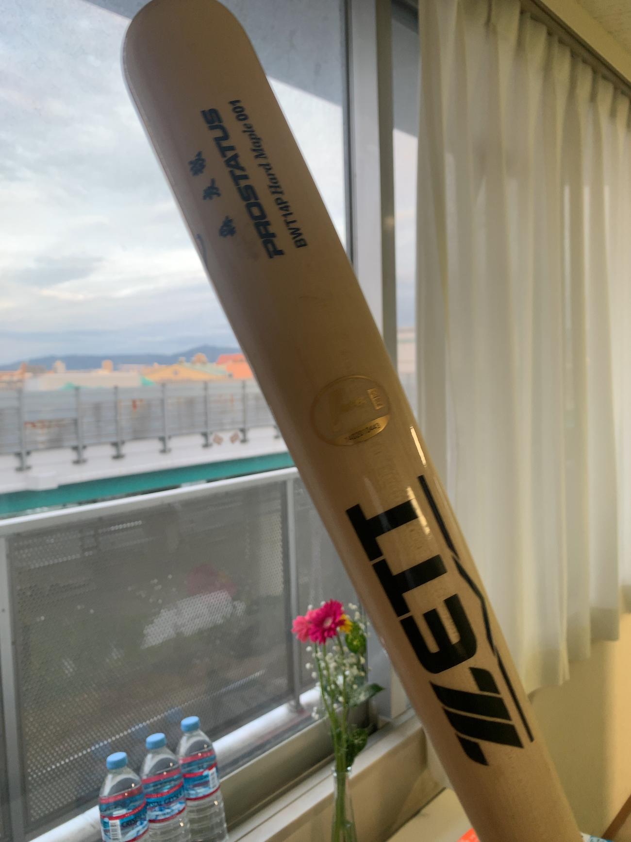 昨秋、大阪桐蔭の同期・福森大翔さんが悪性腫瘍摘出のオペ後、メッセージ入りのバットを差し入れて、オリックス森はお見舞いに駆けつけた