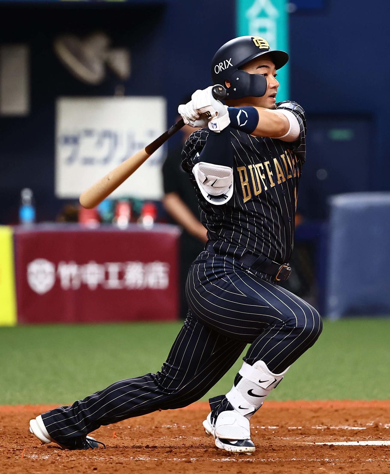 オリックス対巨人　5回裏オリックス1死一、三塁、森は勝ち越し適時打を放つ（撮影・上田博志）