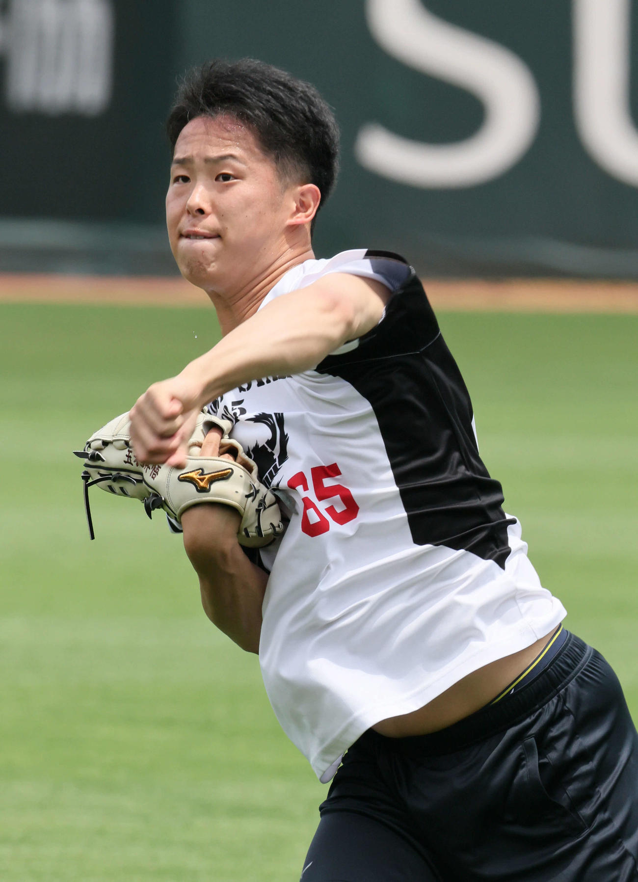 キャッチボールをする玉村（撮影・加藤孝規）