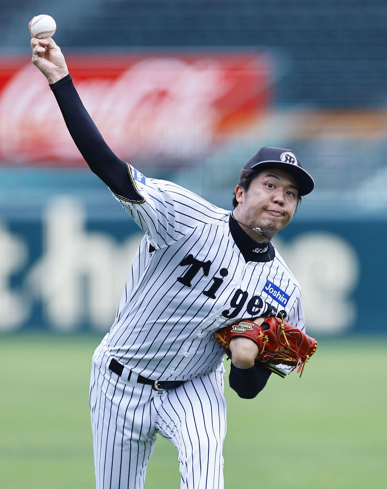 キャッチボールをする阪神才木（撮影・藤尾明華）