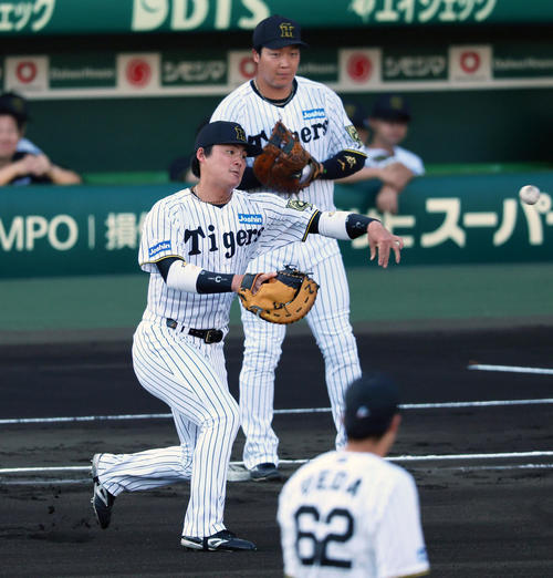 阪神】前川右京が1軍でも「一塁」でシートノック 大山悠輔とともに