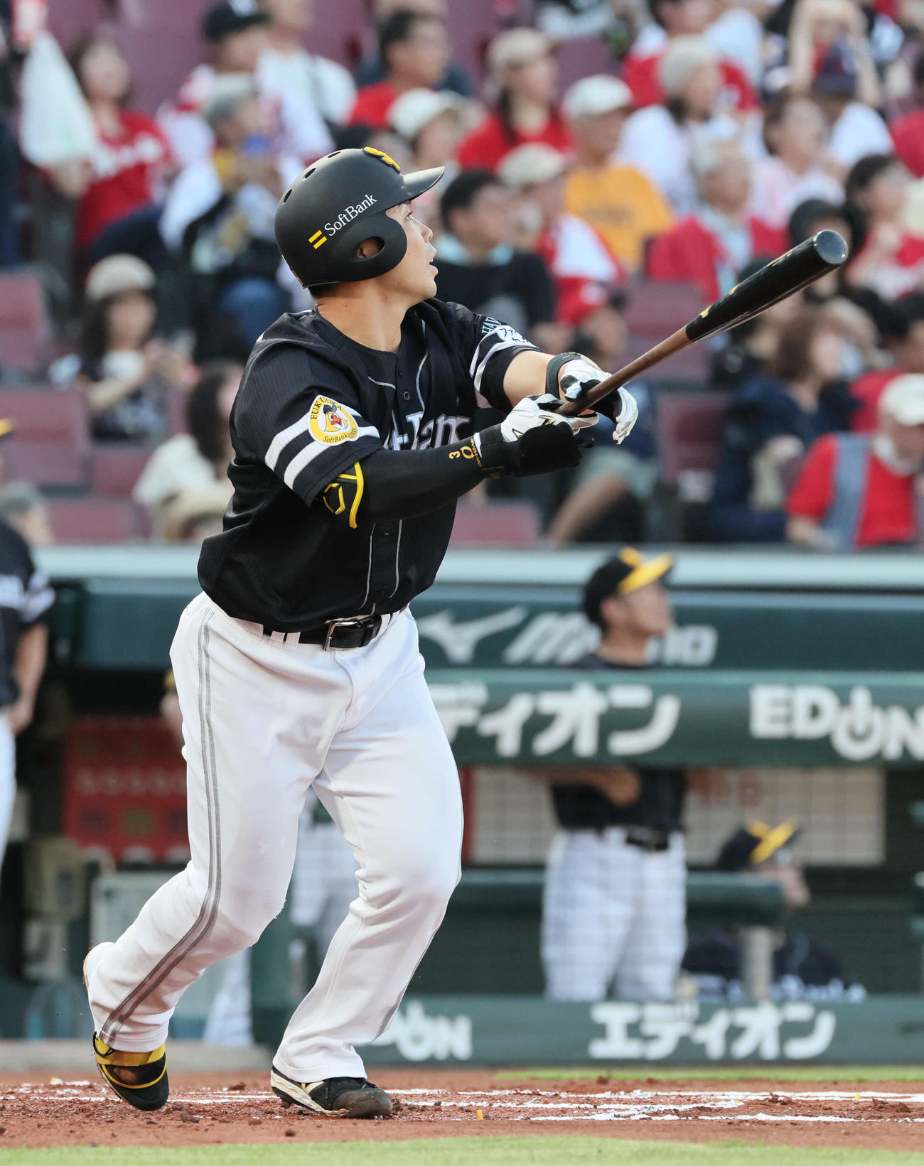 広島対ソフトバンク　1回表ソフトバンク2死二塁、近藤は先制左越え2点本塁打を放つ（撮影・加藤孝規）