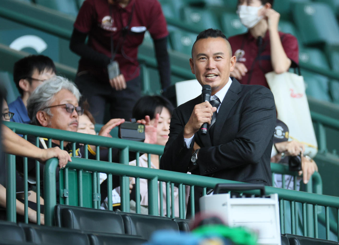 阪神対ロッテ　ファンイベントの登場した元阪神の蕭一傑（撮影・宮崎幸一）