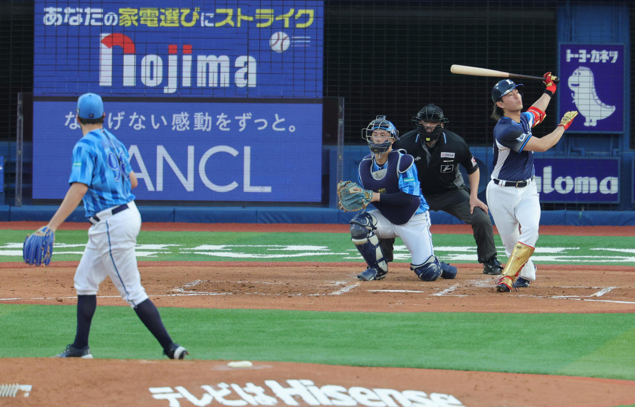DeNA対西武　3回表西武無死、バウアーと対戦する今井（撮影・野上伸悟）