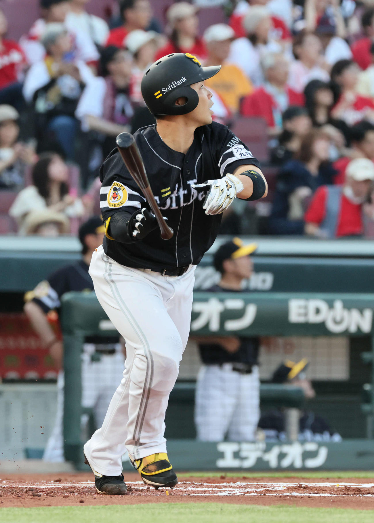 広島対ソフトバンク　1回表ソフトバンク2死二塁、近藤は先制左越え2点本塁打を放つ（撮影・加藤孝規）