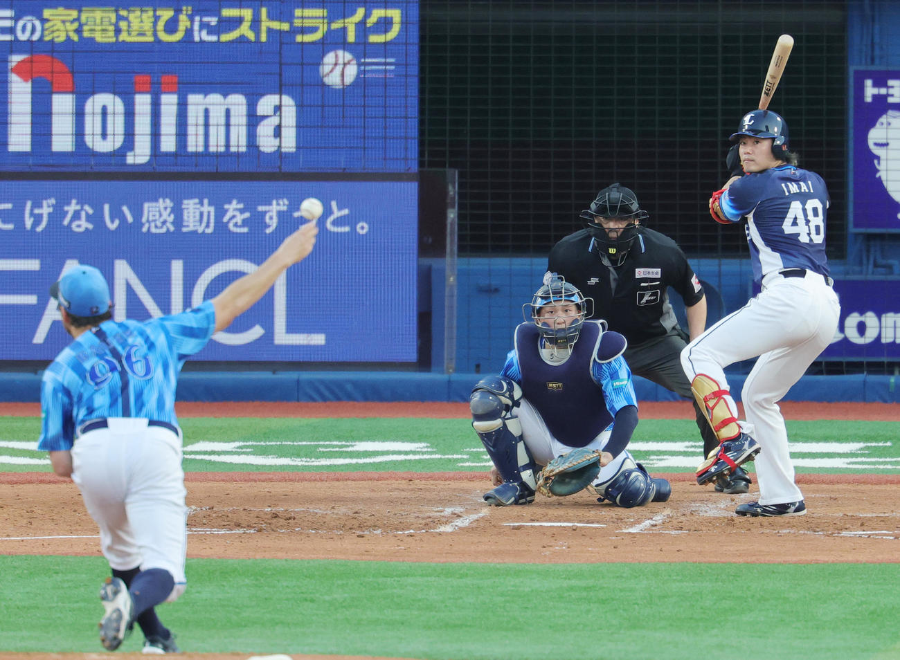 DeNA対西武　3回表西武無死、バウアーと対戦する今井（撮影・野上伸悟）