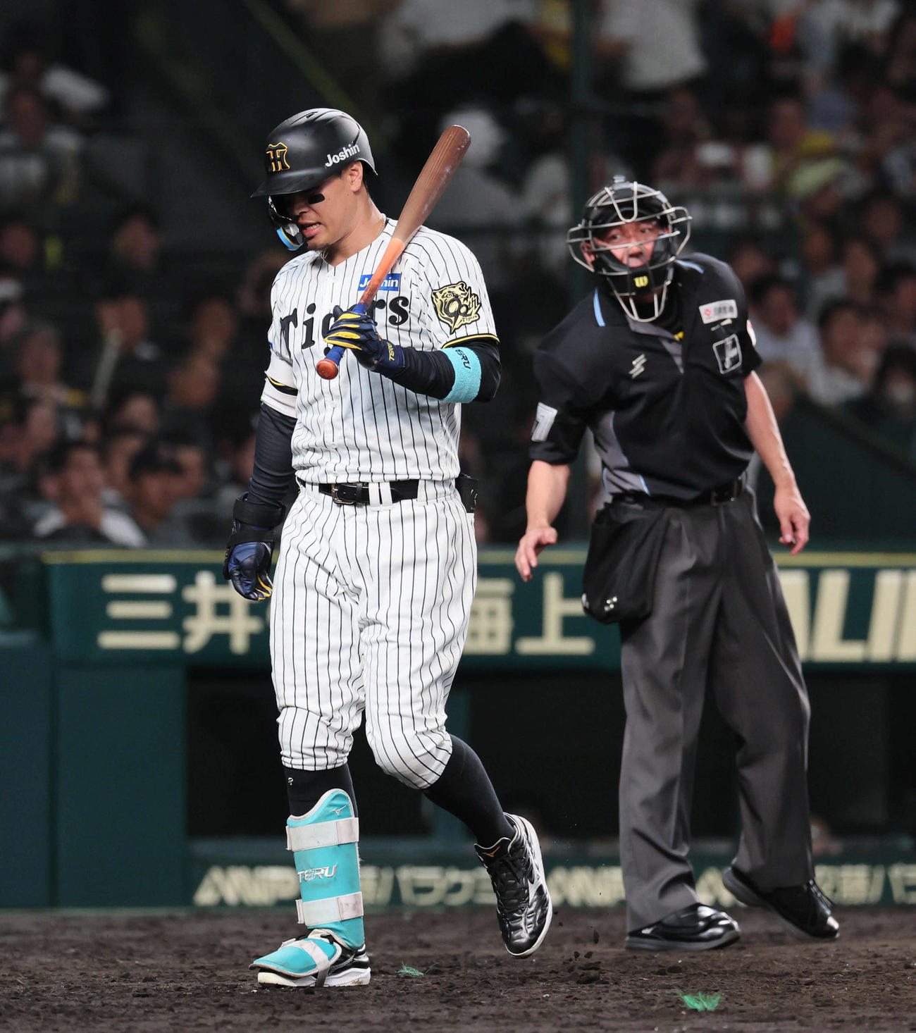 阪神対ロッテ　9回裏阪神1死、佐藤輝は見逃し三振に倒れ4三振となる（撮影・宮崎幸一）