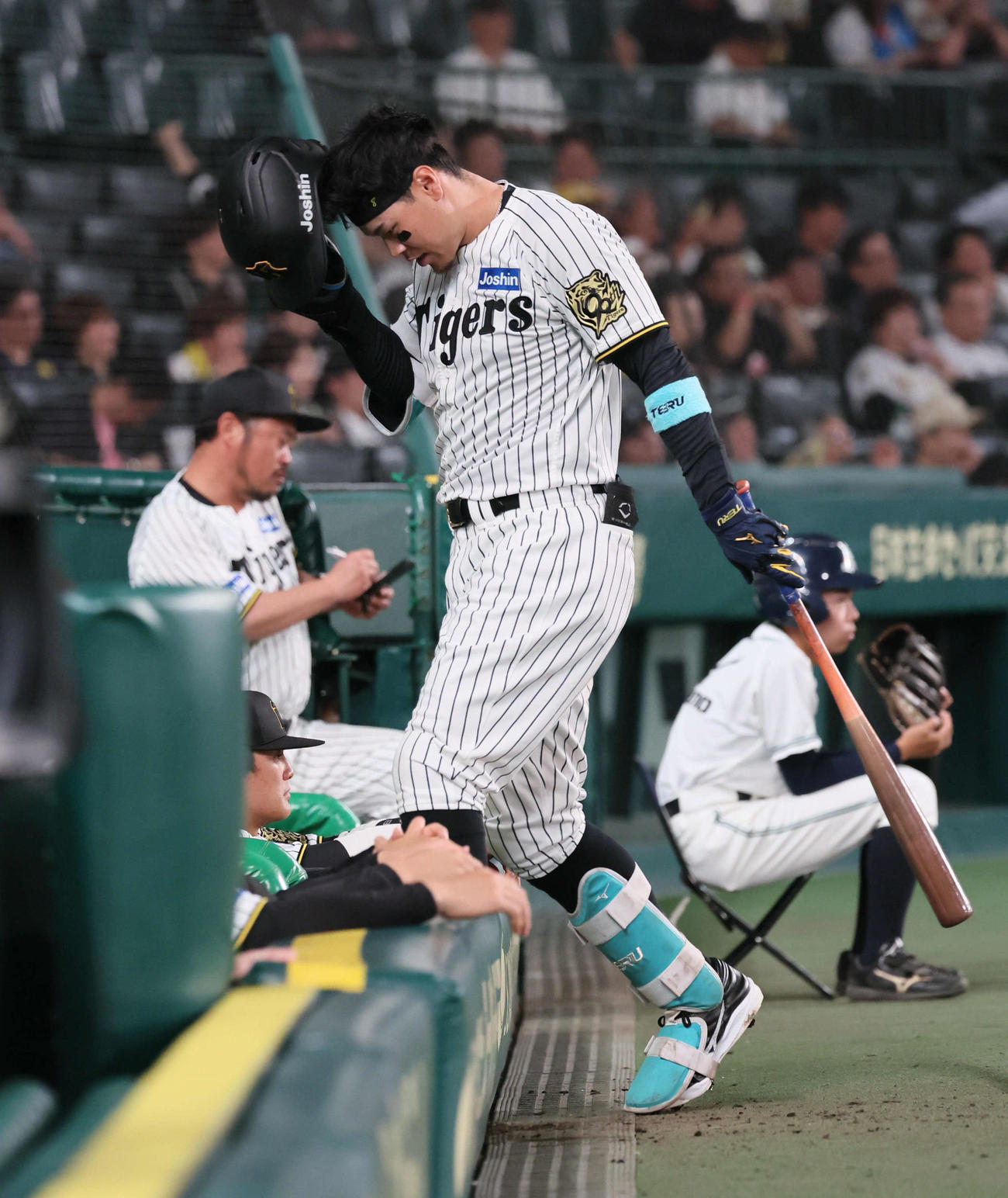 阪神対ロッテ　9回裏阪神1死、佐藤輝は見逃し三振に倒れ4三振となる（撮影・宮崎幸一）