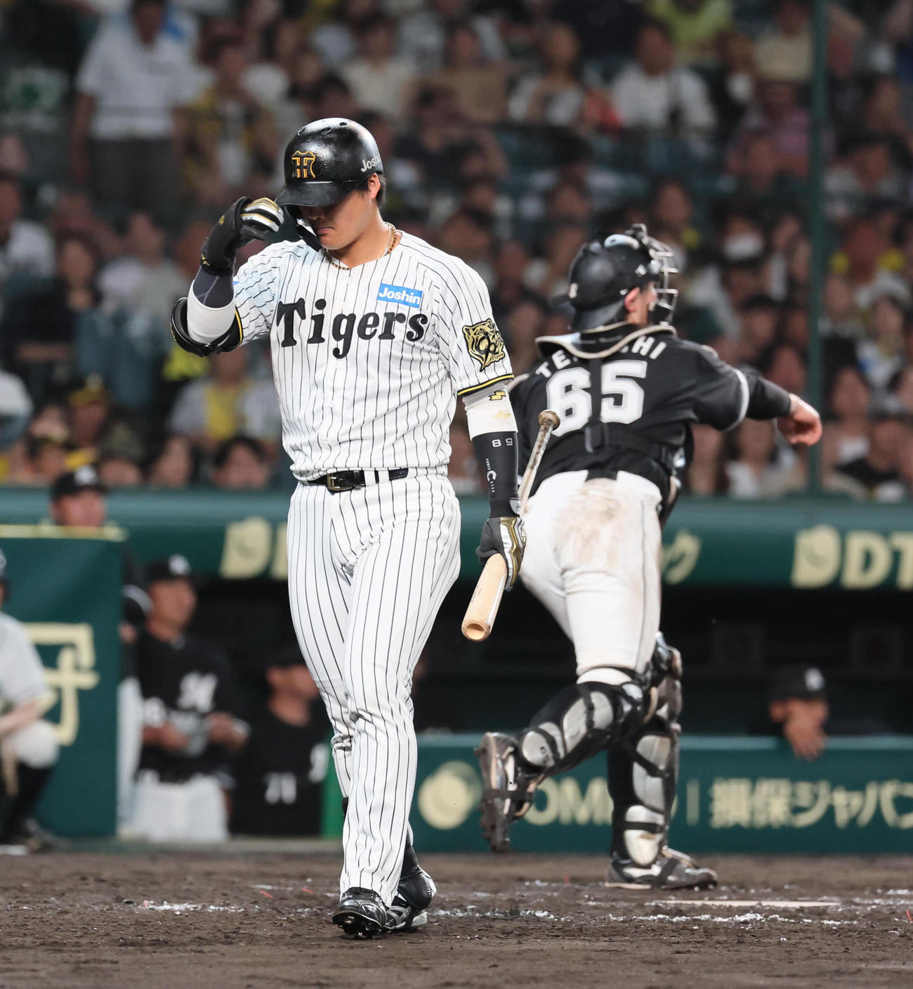 阪神対ロッテ　8回裏阪神1死、代打前川は見逃し三振に倒れる（撮影・宮崎幸一）