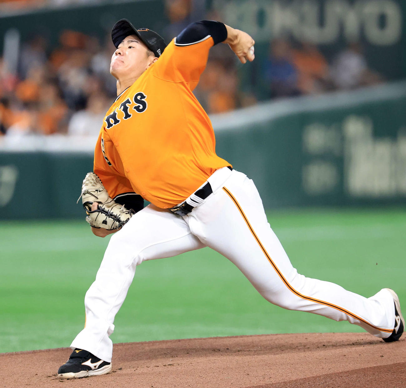 巨人対日本ハム　力投する巨人先発の井上（撮影・浅見桂子）