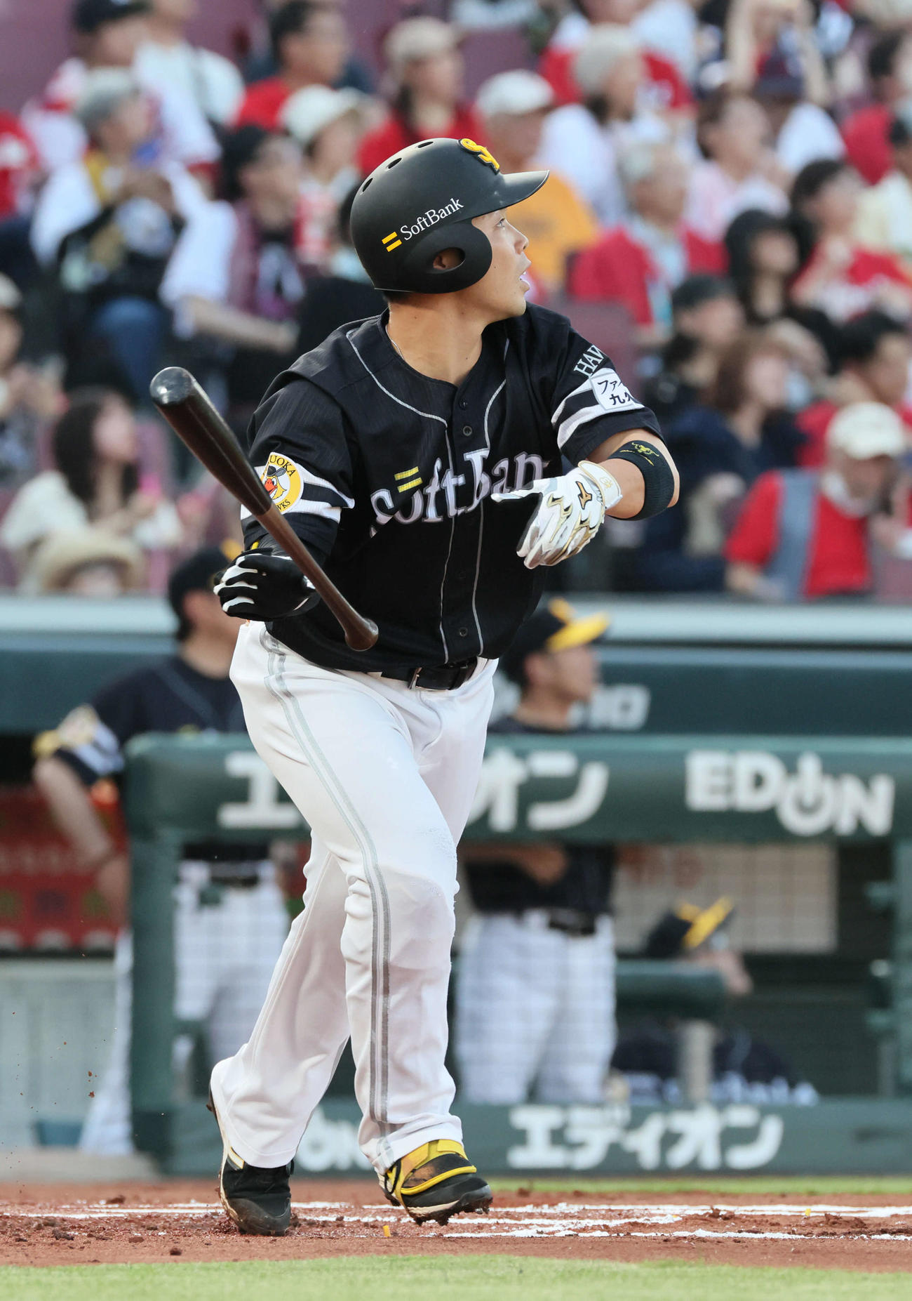 広島対ソフトバンク　1回表ソフトバンク2死二塁、近藤は先制左越え2点本塁打を放つ（撮影・加藤孝規）