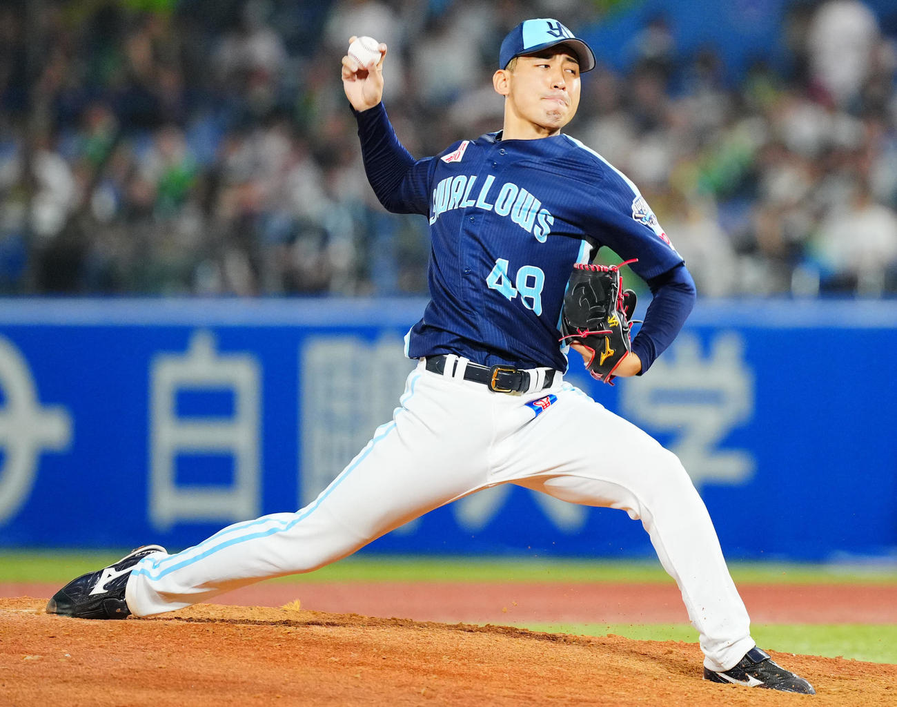 ヤクルト対楽天　12回表、ヤクルト8番手で登板し力投する金久保（撮影・垰建太）