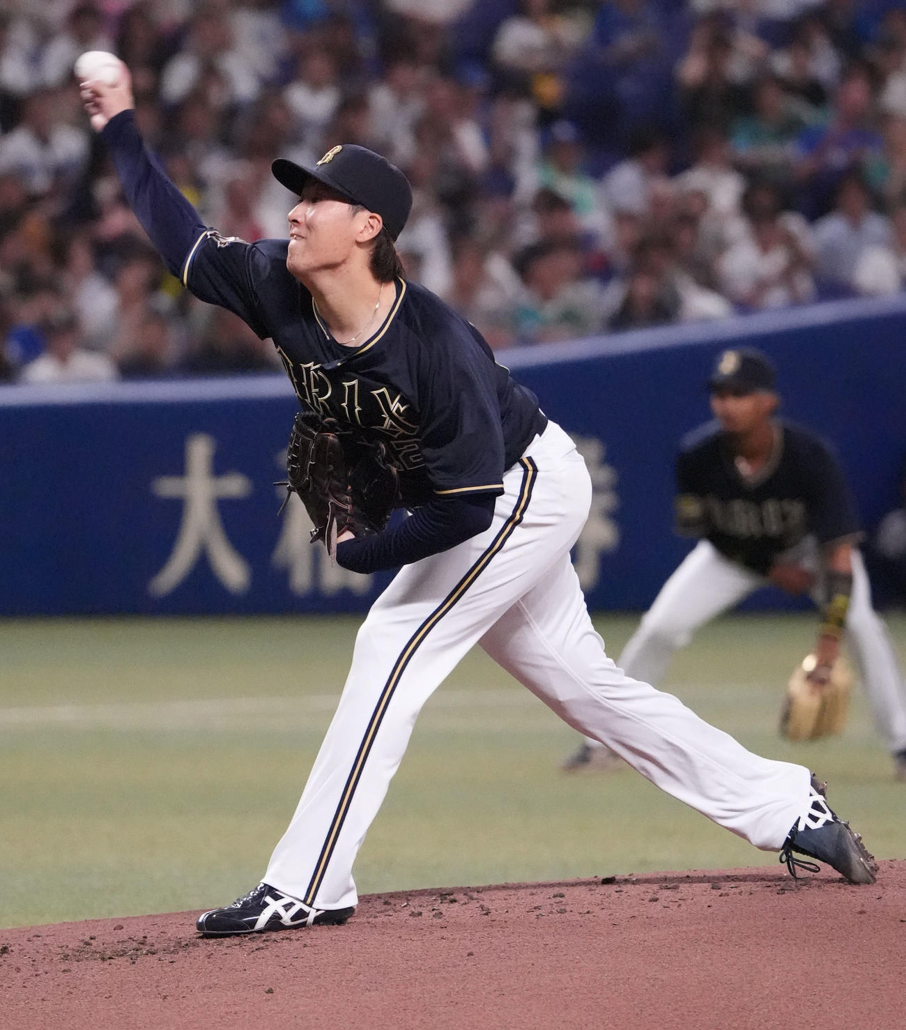 中日対オリックス　1回裏、登板するオリックス先発の東（撮影・森本幸一）