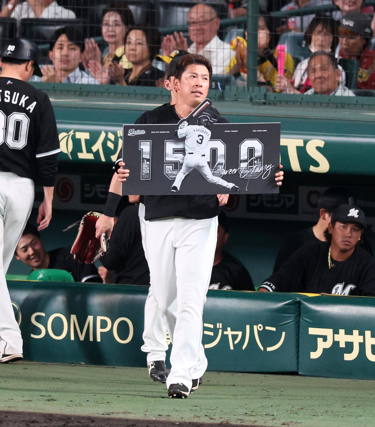 阪神対ロッテ　7回表、代打で出場した角中は1500試合出場を達成（撮影・加藤哉）
