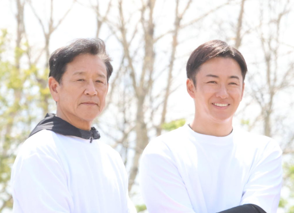 「はらっぱスタジアム」スターティングイベントに出席した（左から）日本ハム栗山CBO、斎藤氏、斎藤長沼町長（撮影・保坂果那）