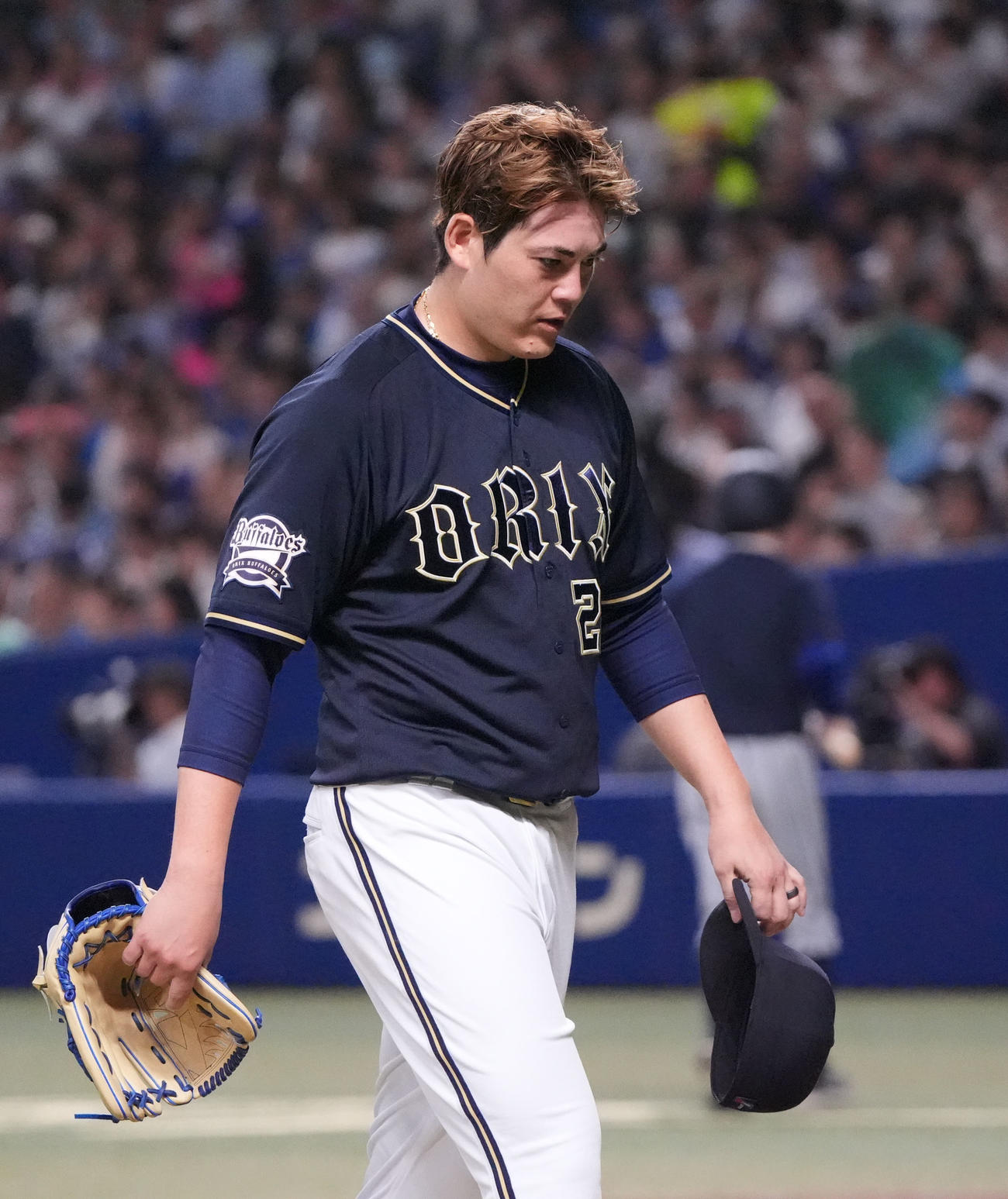 中日対オリックス　4回終了、ベンチへ戻る九里（撮影・森本幸一）