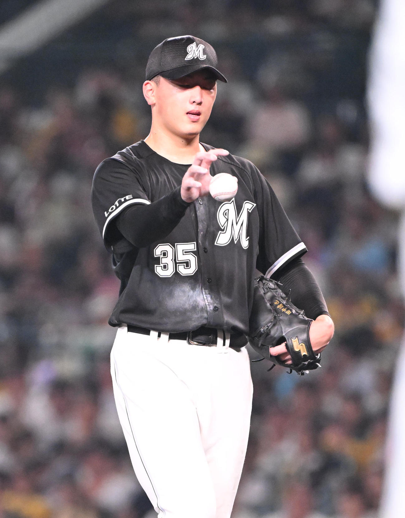 阪神対ロッテ　5回裏阪神1死一、二塁、大山に適時打を浴び降板する田中晴（撮影・和賀正仁）