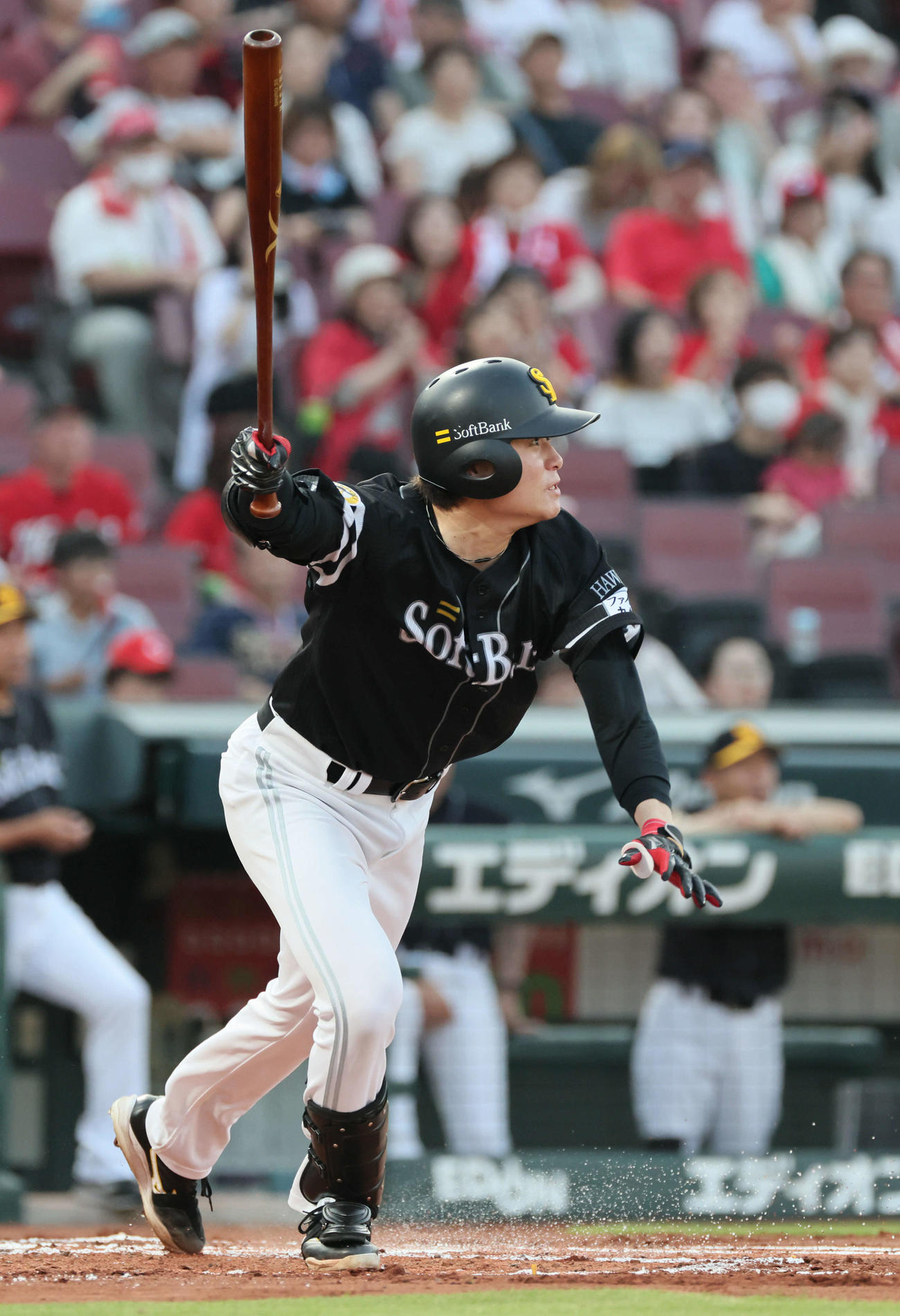 広島対ソフトバンク　2回表ソフトバンク2死満塁、前田は先制中前2点適時打を放つ（撮影・加藤孝規）
