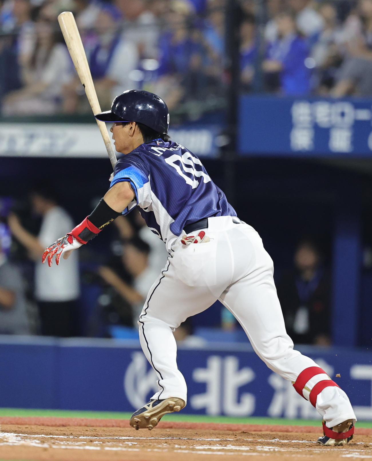 DeNA対西武　6回表西武2死一塁、右前打を放つ仲田（撮影・野上伸悟）