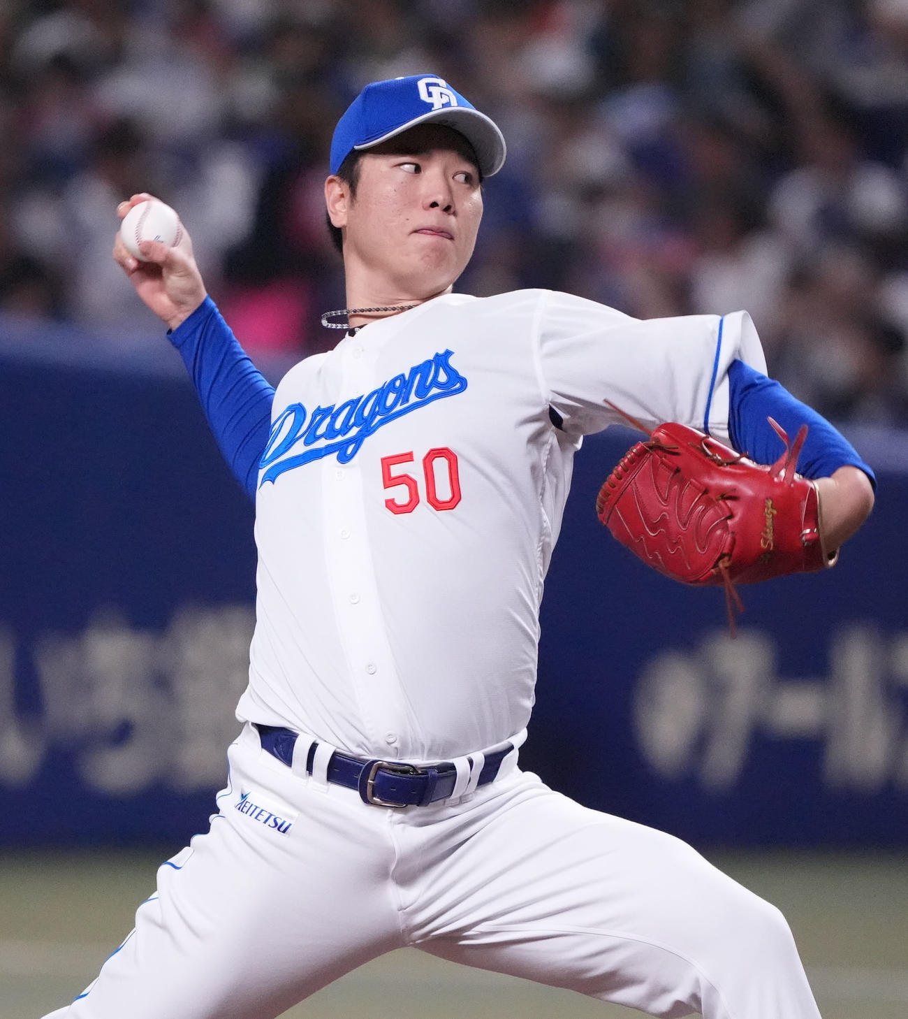 中日対オリックス　8回表、中日4番手で登板する清水（撮影・森本幸一）