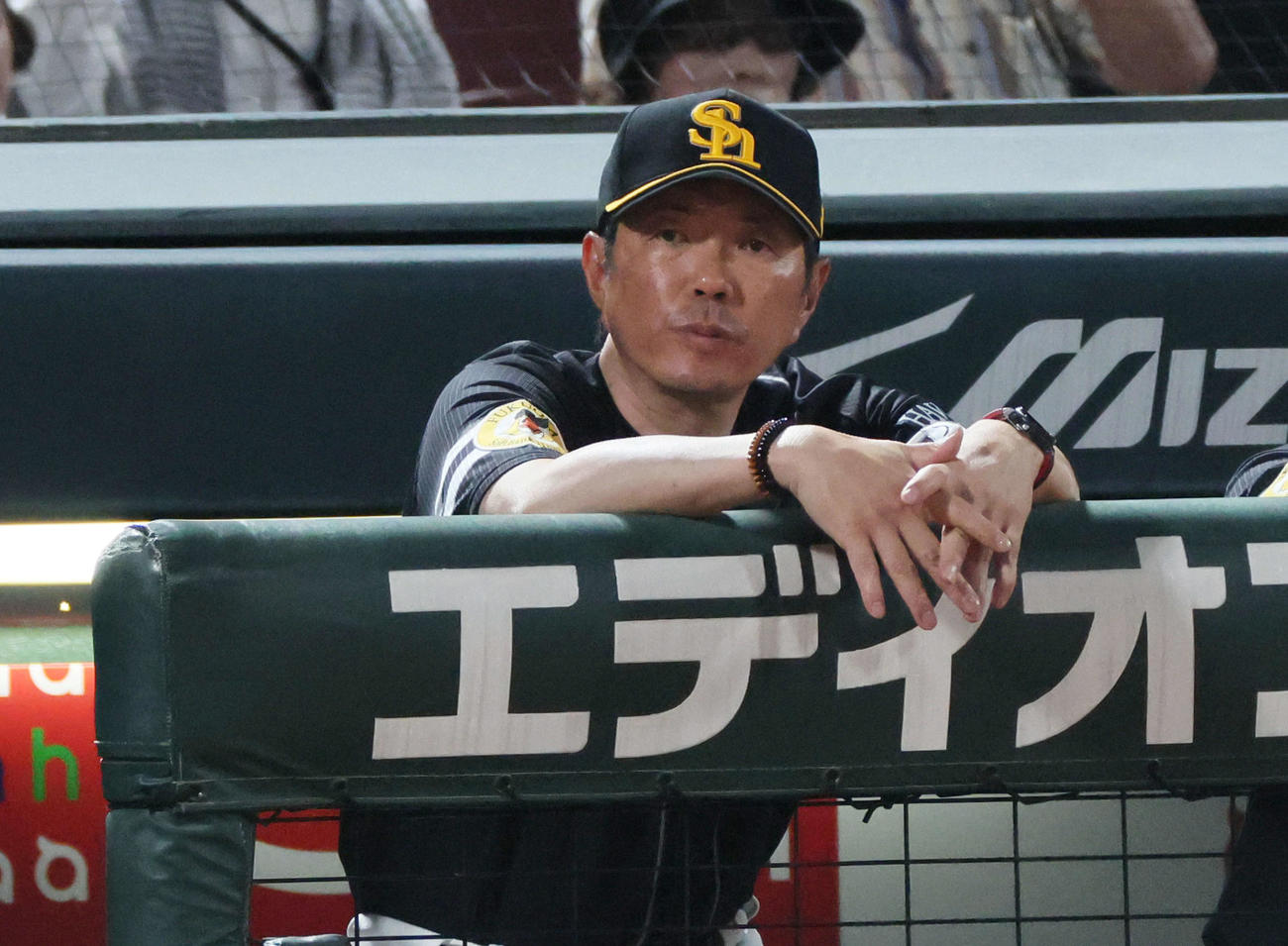 広島対ソフトバンク　9回表ソフトバンク、ベンチの小久保監督（撮影・加藤孝規）