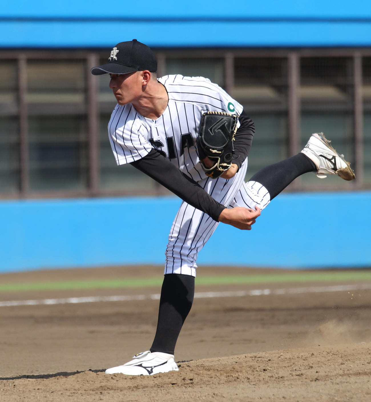 紅白戦、先発した亜大・斉藤汰直（撮影・柴田隆二）
