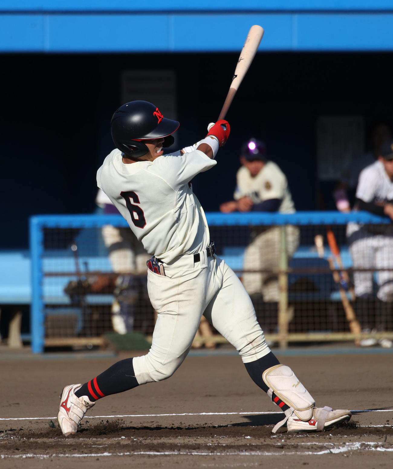 紅白戦、1回裏C2死一、三塁、日大・谷端将伍は左前に適時打を放つ（撮影・柴田隆二）