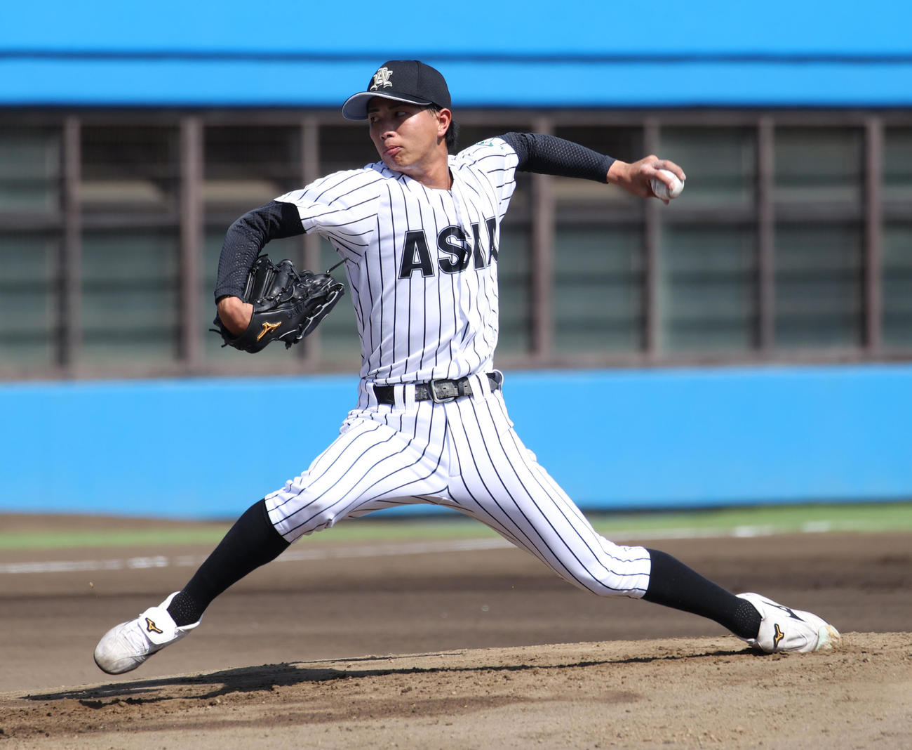 紅白戦、先発した亜大・山城（撮影・柴田隆二）