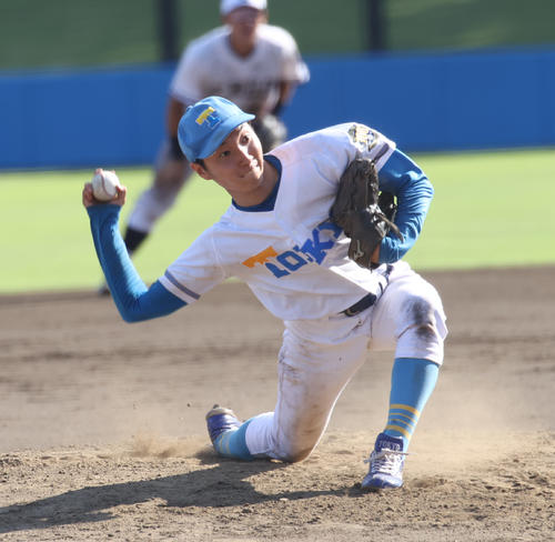 紅白戦、5回から登板した東大・渡辺向輝（撮影・柴田隆二）