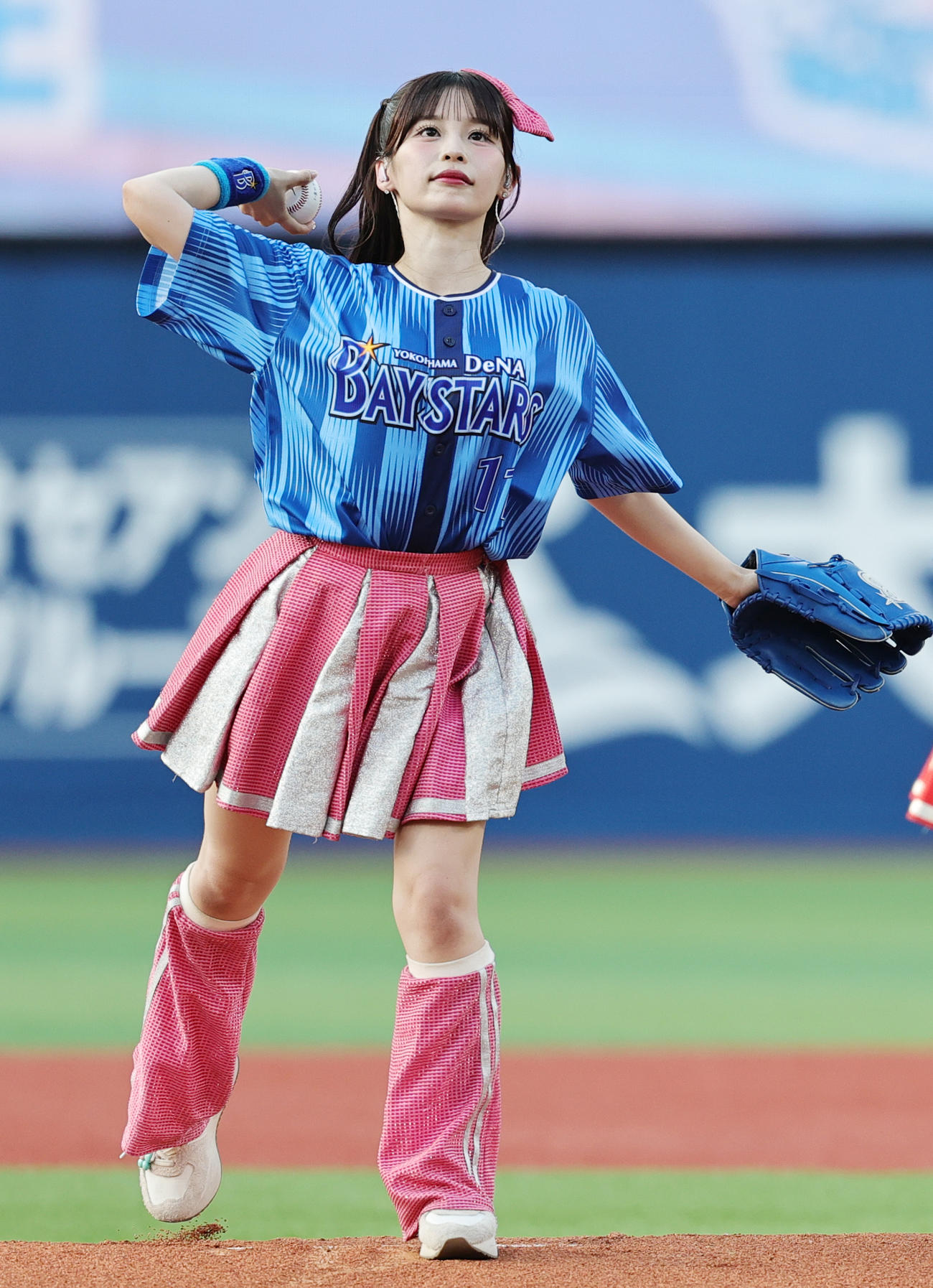 DeNA対西武　セレモニアルピッチを行うCANDY TUNEの村川緋杏（撮影・野上伸悟）