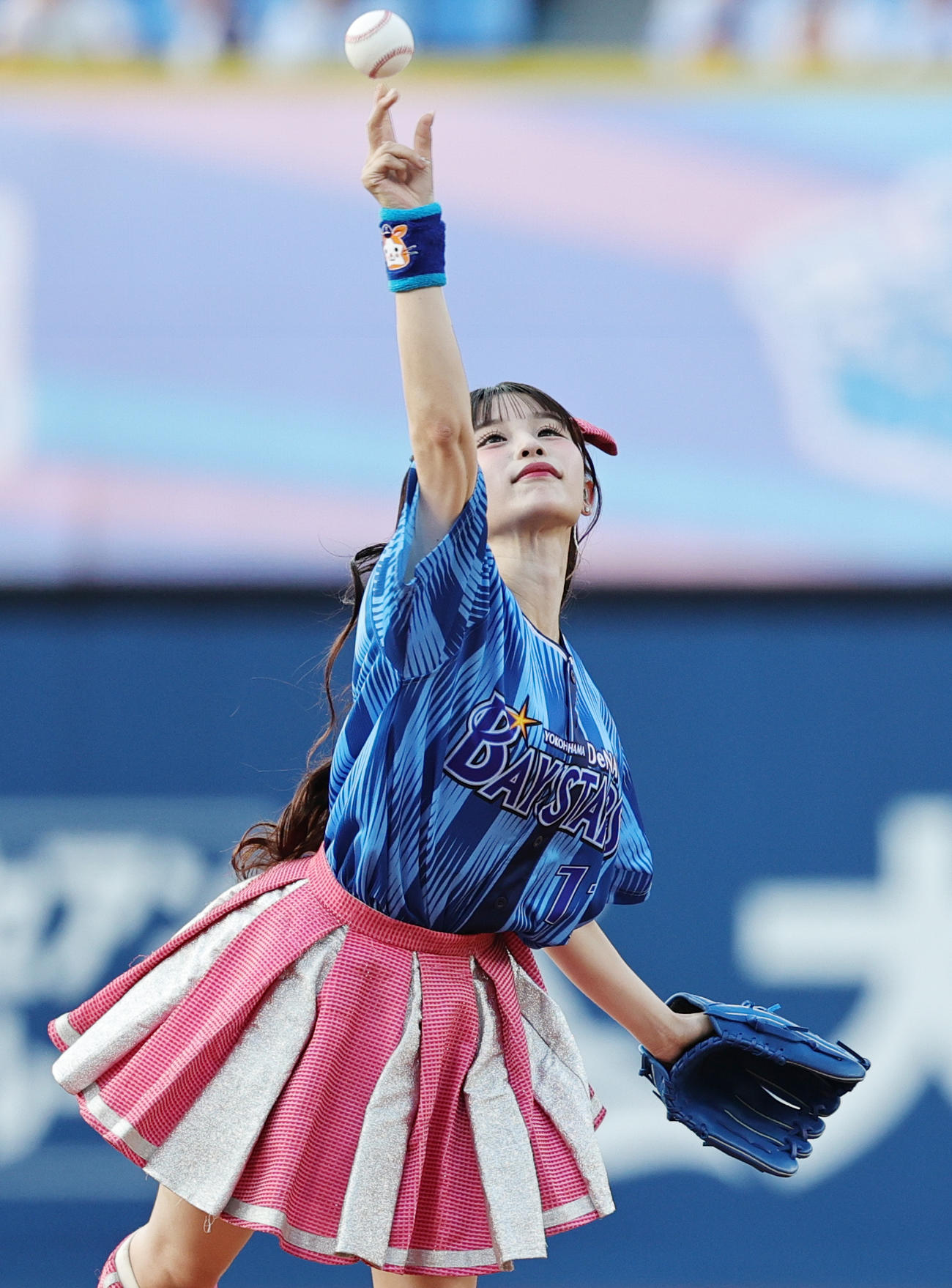 DeNA対西武　セレモニアルピッチを行うCANDY TUNEの村川緋杏（撮影・野上伸悟）