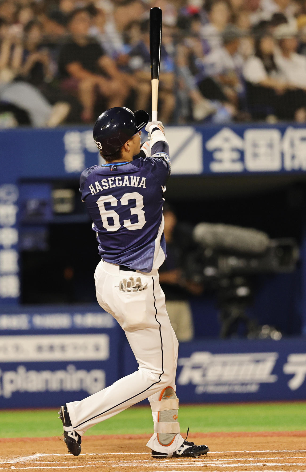 DeNA対西武　6回表西武1死、左越え先制本塁打を放つ長谷川（撮影・野上伸悟）