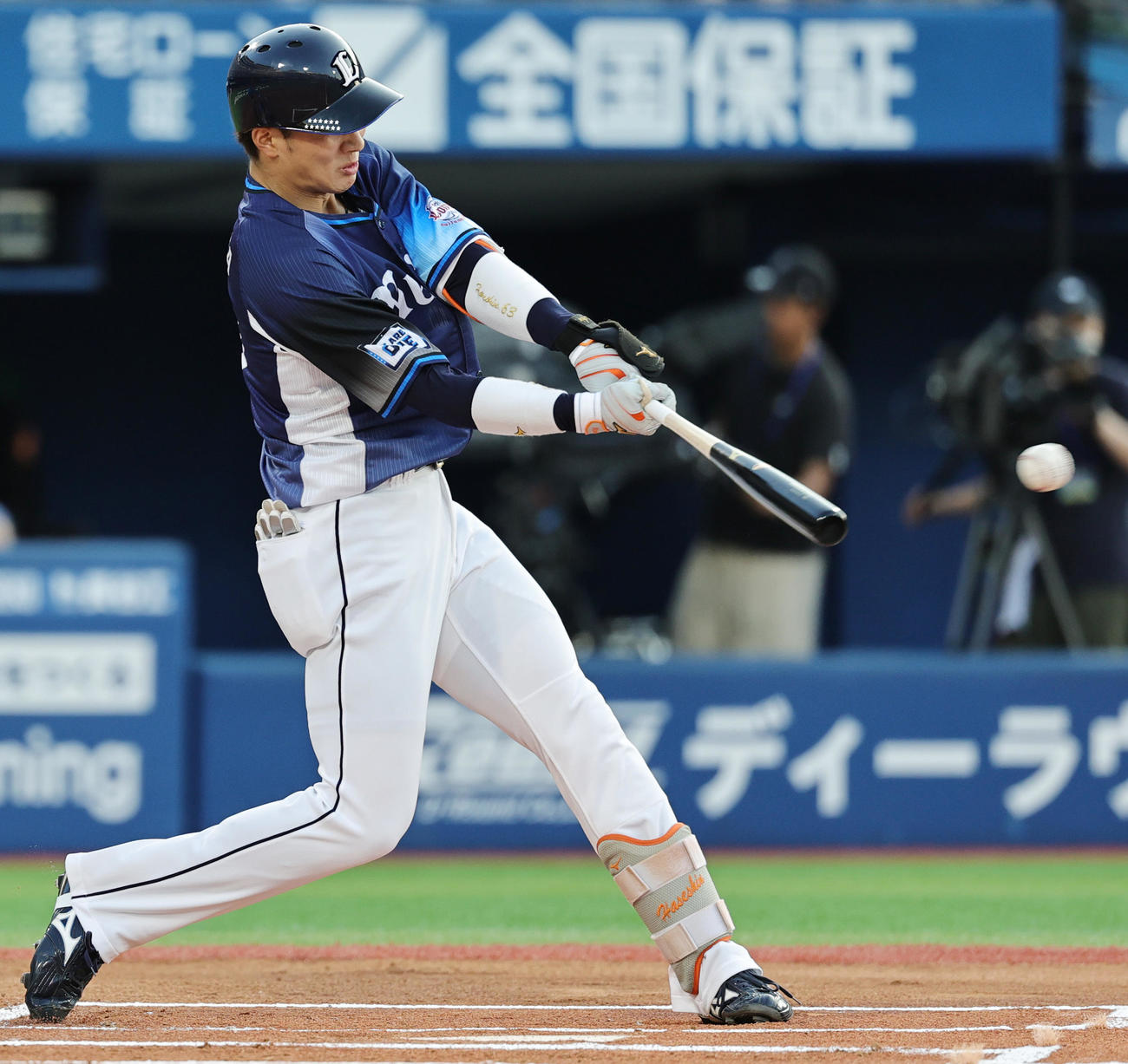 DeNA対西武　1回表西武2死、左前打を放つ長谷川（撮影・野上伸悟）