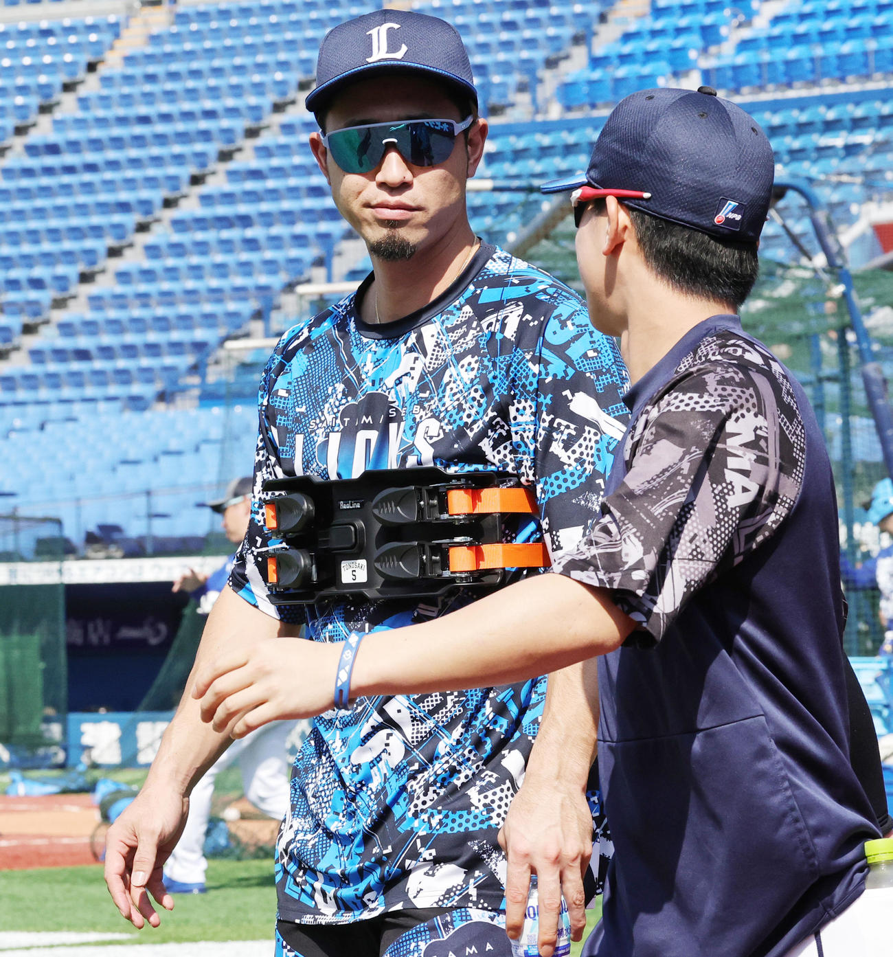 DeNA対西武　グラウンドに姿を現す西武外崎（撮影・野上伸悟）