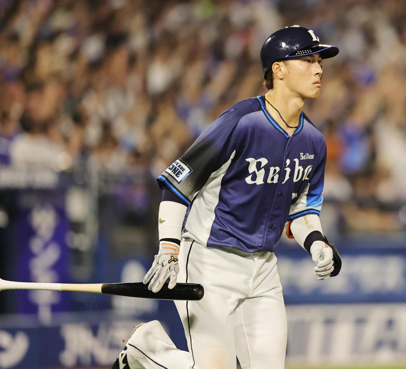 DeNA対西武　6回表西武1死、左越え先制本塁打を放つ長谷川（撮影・野上伸悟）