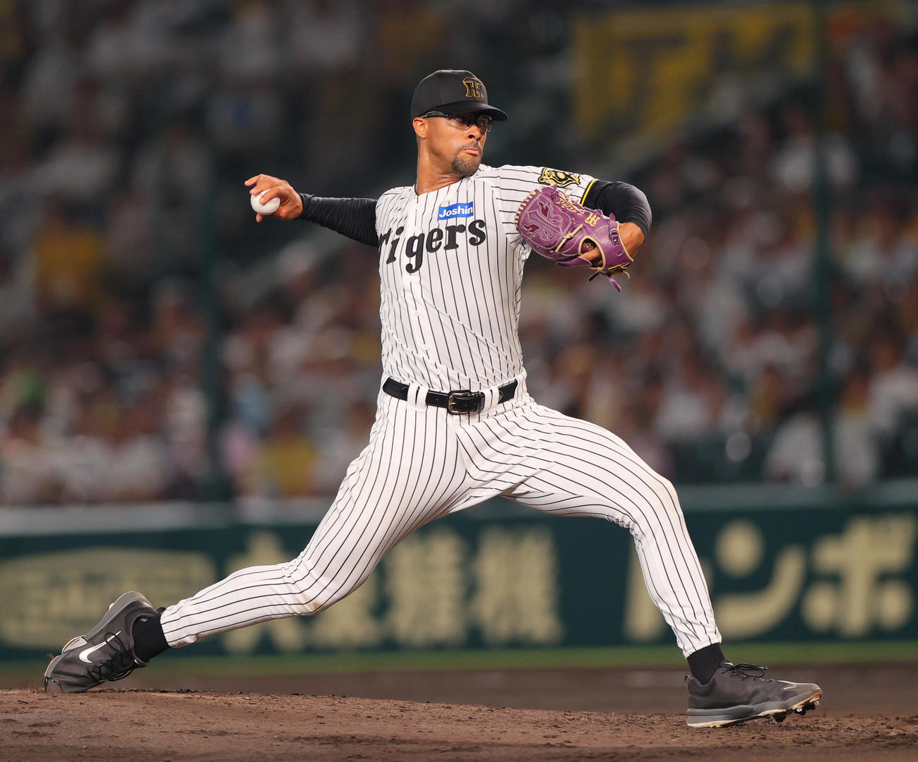 阪神対ロッテ　6回表、力投するデュプランティエ（撮影・上山淳一）