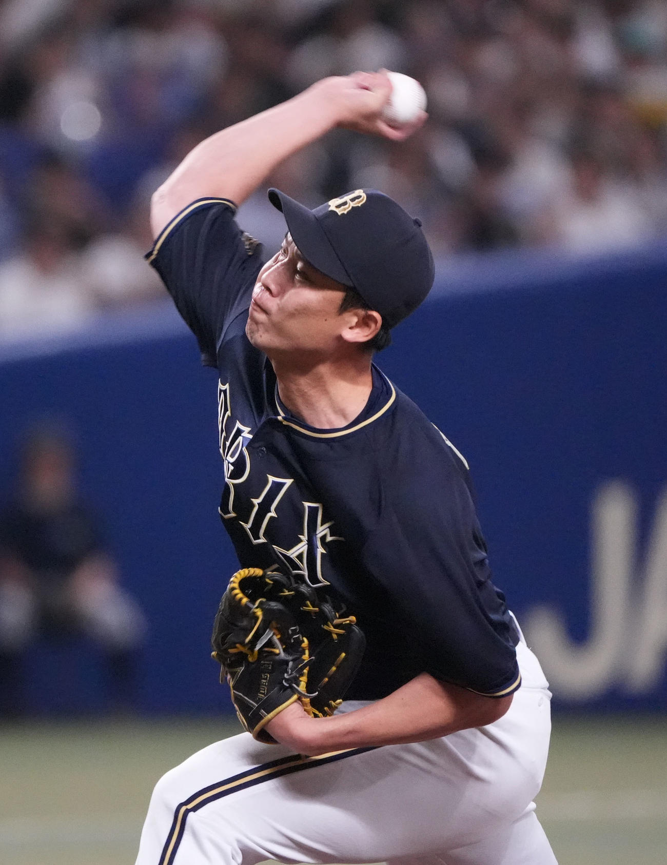 中日対オリックス　7回裏、オリックス2番手で登板する岩崎（撮影・森本幸一）