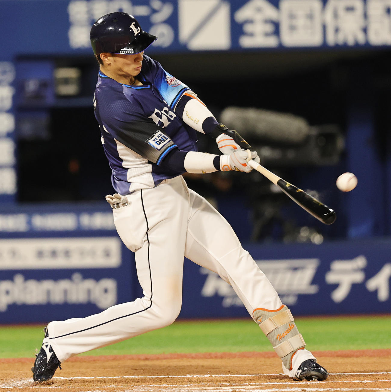 DeNA対西武　6回表西武1死、左越え先制本塁打を放つ長谷川（撮影・野上伸悟）