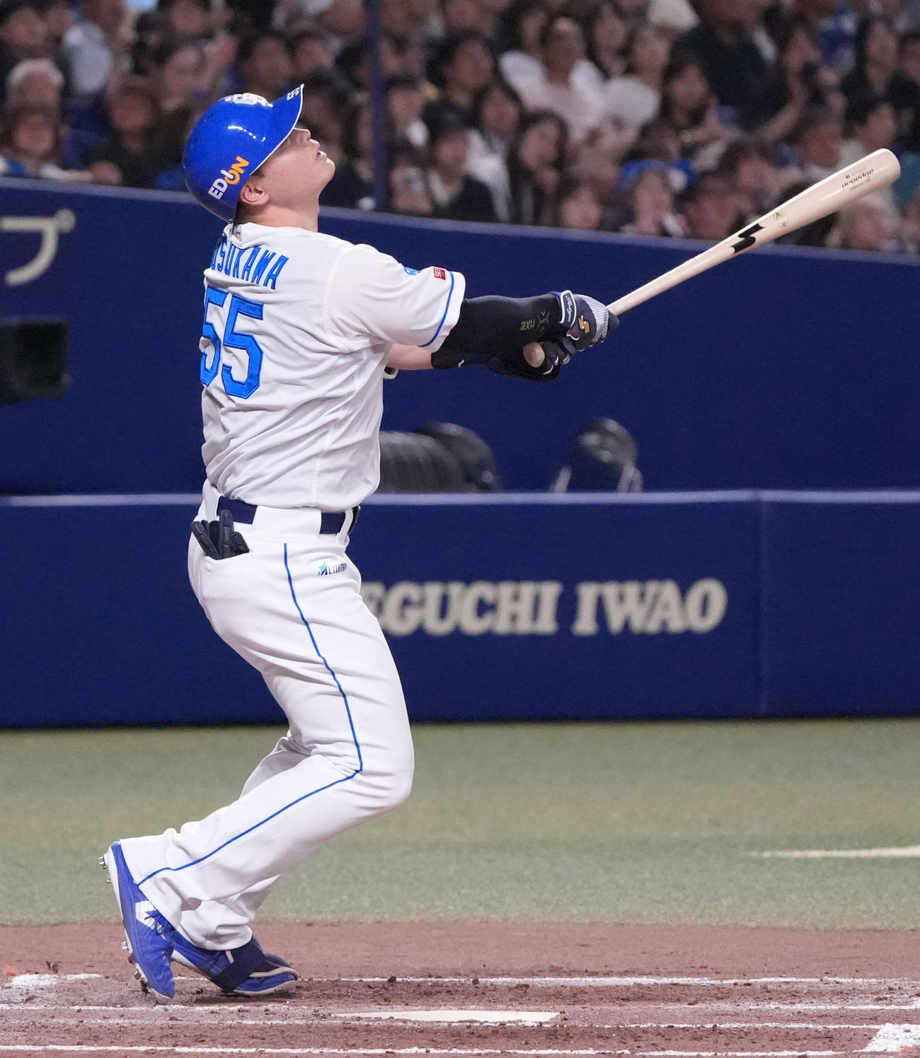 中日対オリックス　2回裏中日2死、二安打を放つ細川（撮影・森本幸一）