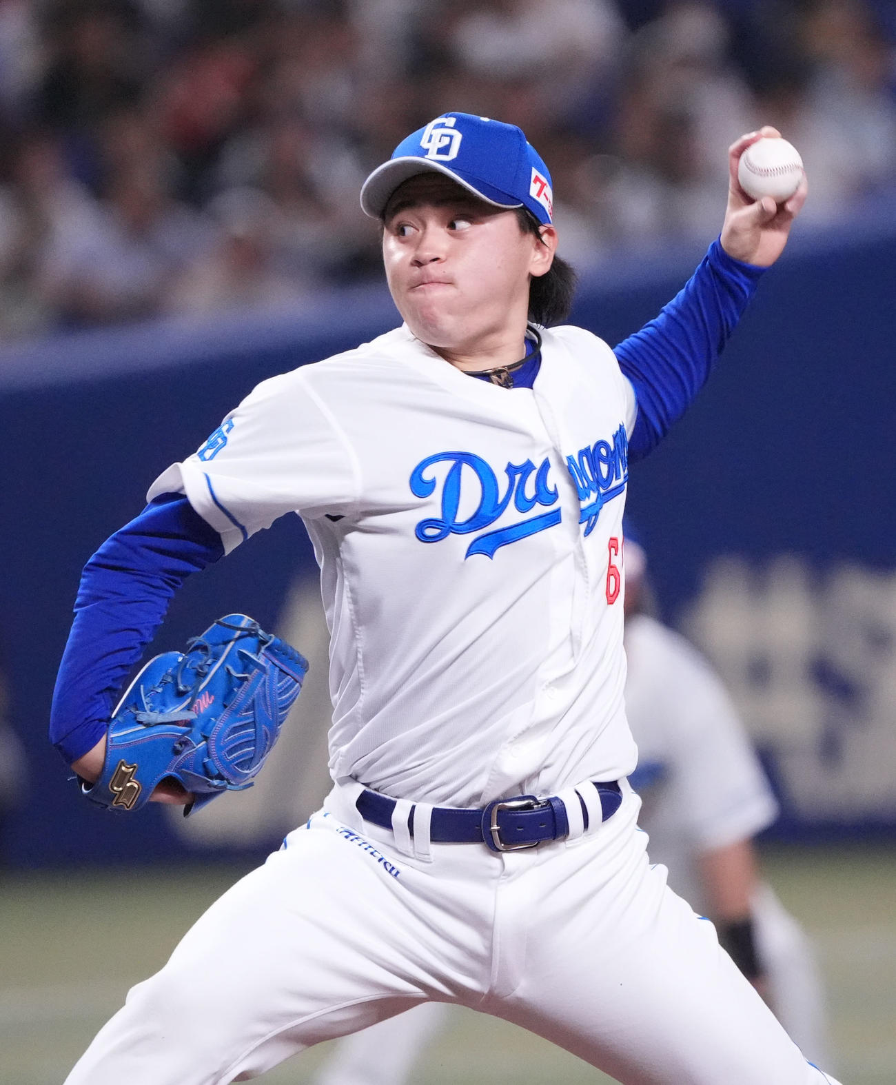 中日対オリックス　1回表、登板する中日先発の三浦（撮影・森本幸一）