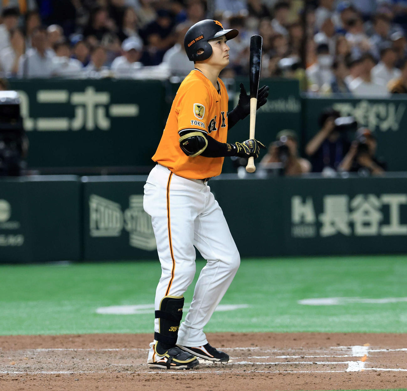 巨人対日本ハム　7回裏巨人2死、泉口は四球を選ぶ（撮影・浅見桂子）