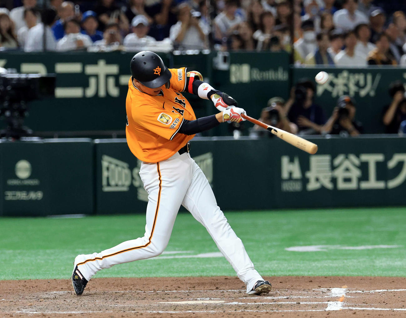 巨人対日本ハム　8回裏巨人1死、坂本は左飛に倒れる（撮影・浅見桂子）