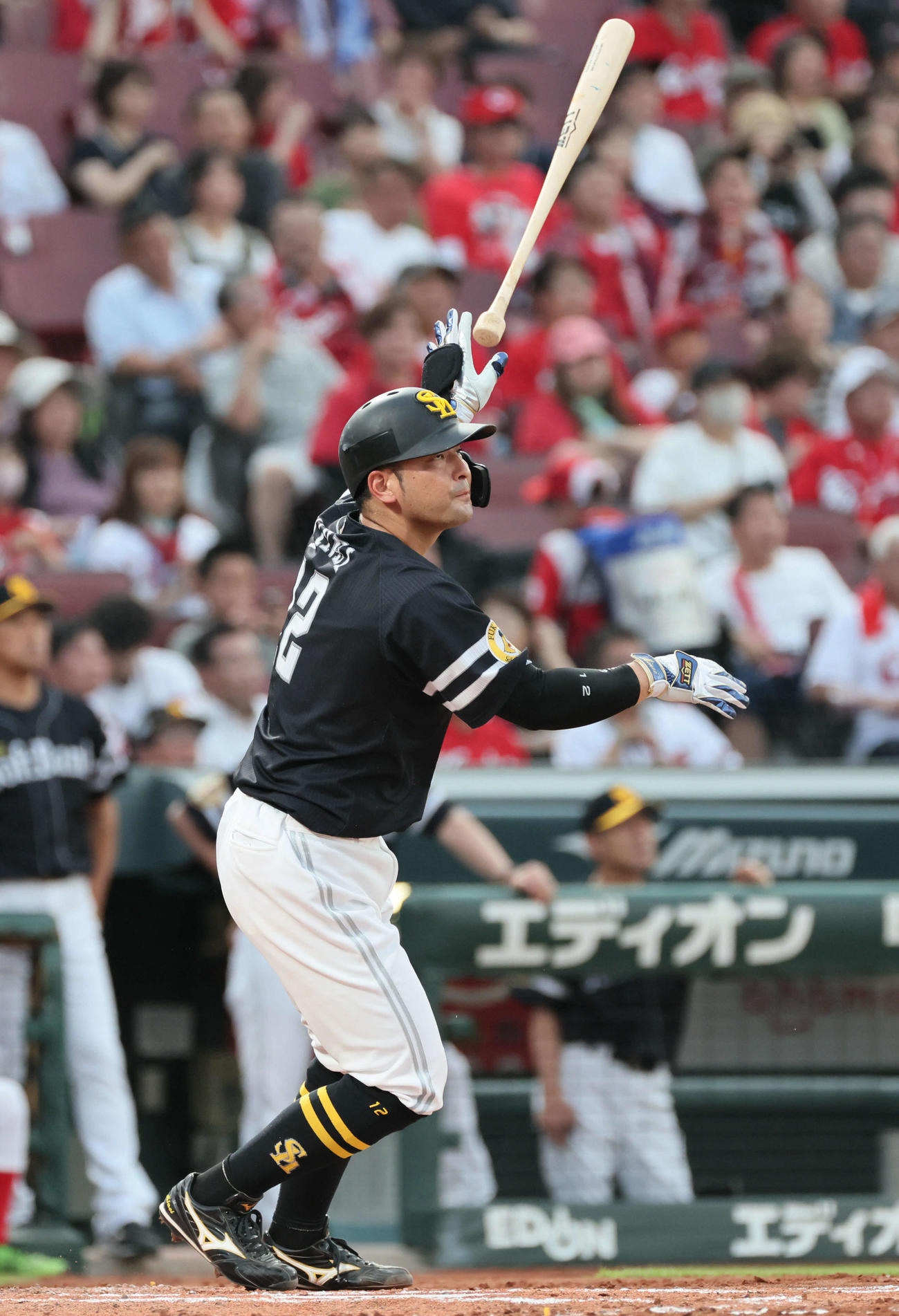 広島対ソフトバンク　4回表ソフトバンク無死一塁、嶺井は右越え二塁打を放つ（撮影・加藤孝規）
