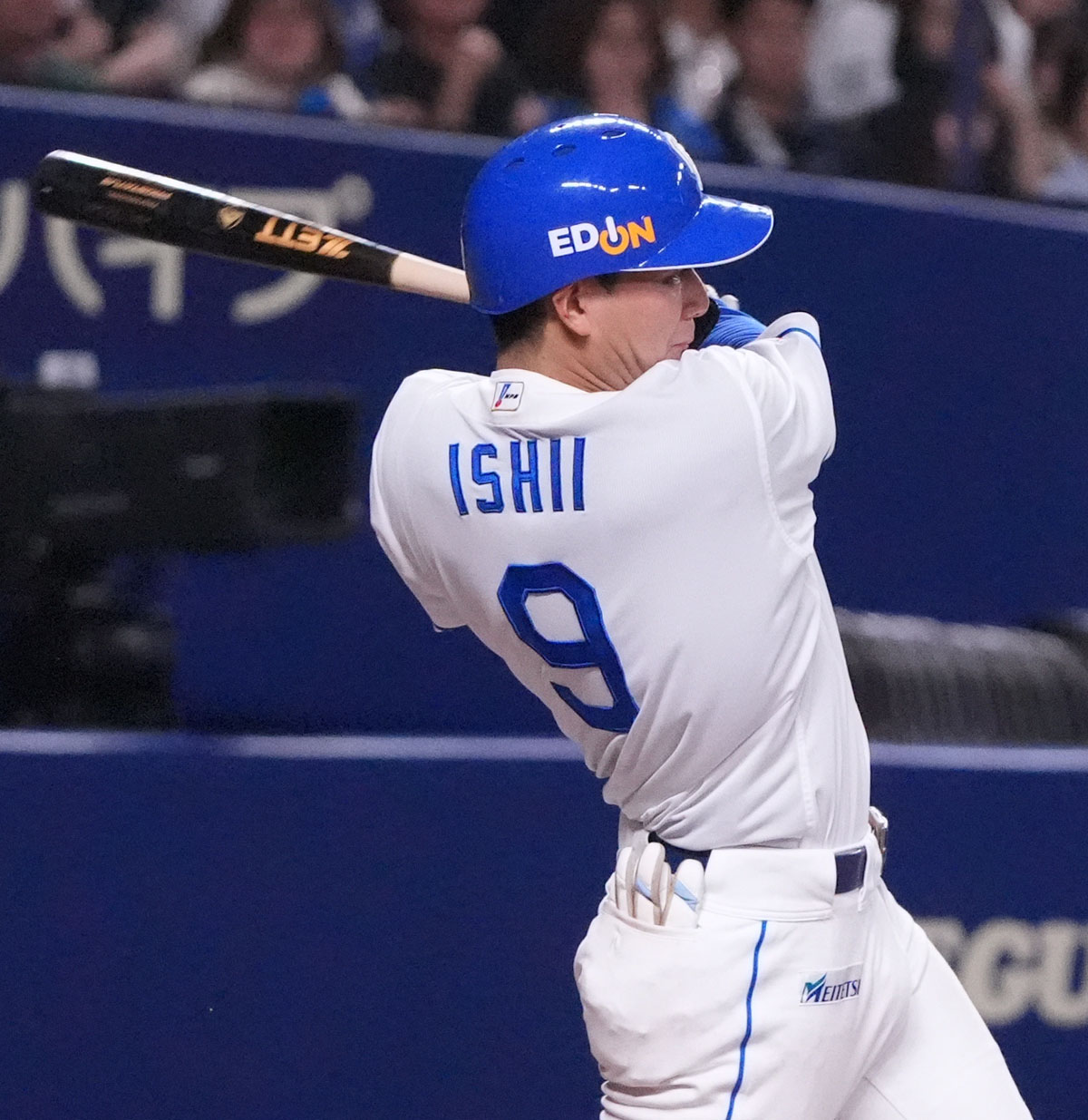 中日対オリックス　5回裏中日1死三塁、左適時打を放つ石伊（撮影・森本幸一）