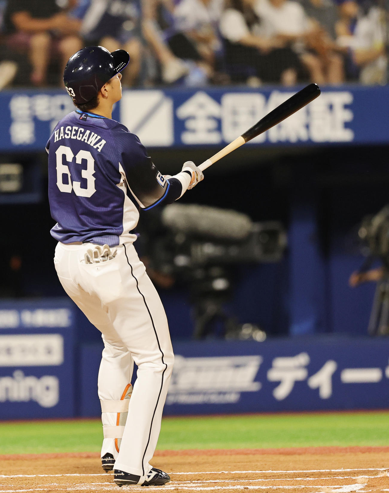 DeNA対西武　6回表西武1死、左越え先制本塁打を放つ長谷川（撮影・野上伸悟）