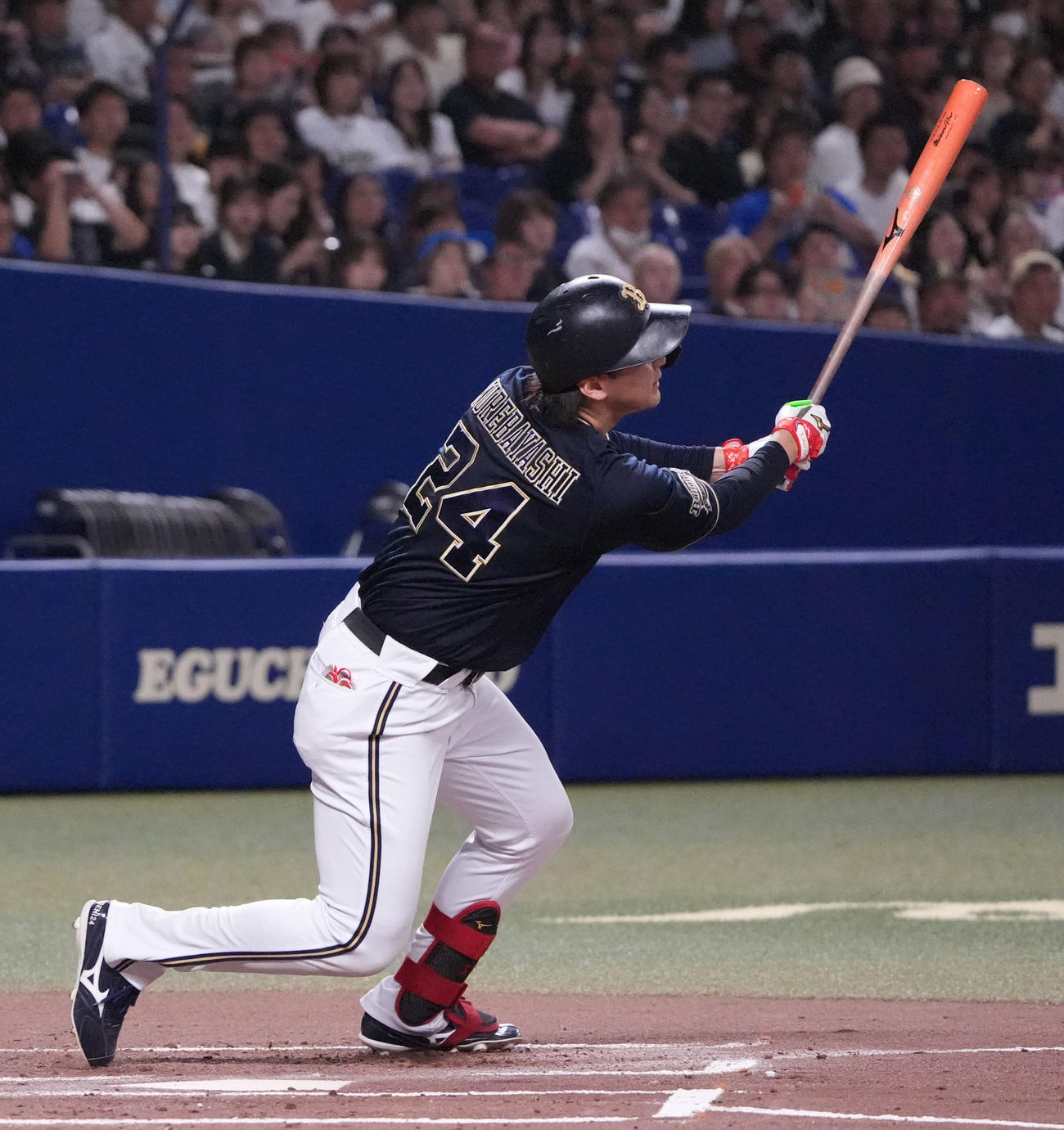 中日対オリックス　1回表オリックス1死満塁、中犠飛を放つ紅林（撮影・森本幸一）
