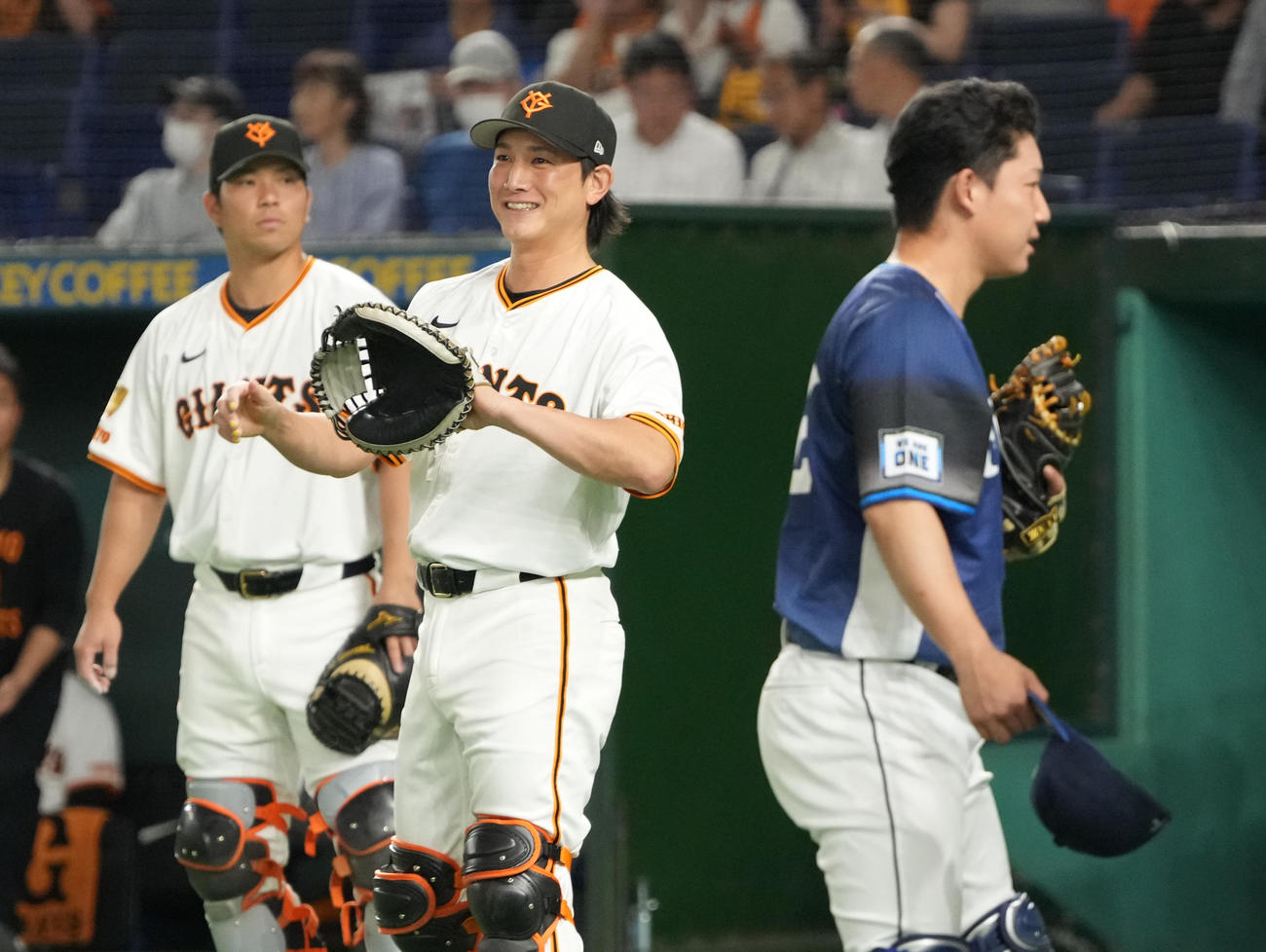 巨人対西武　試合前の練習に臨む巨人小林（撮影・小沢裕）