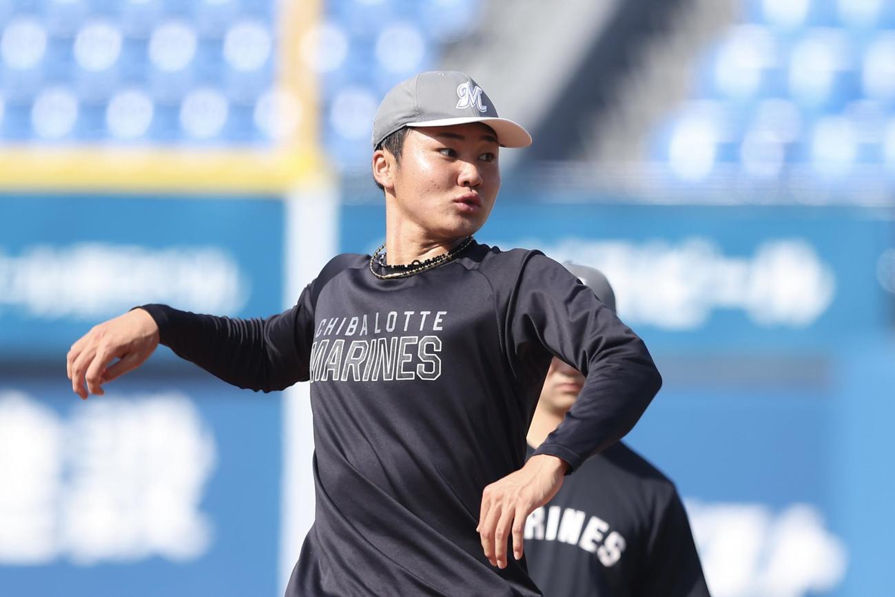DeNA対ロッテ　試合前、マウンドで調整するロッテ広池（撮影・河田真司）