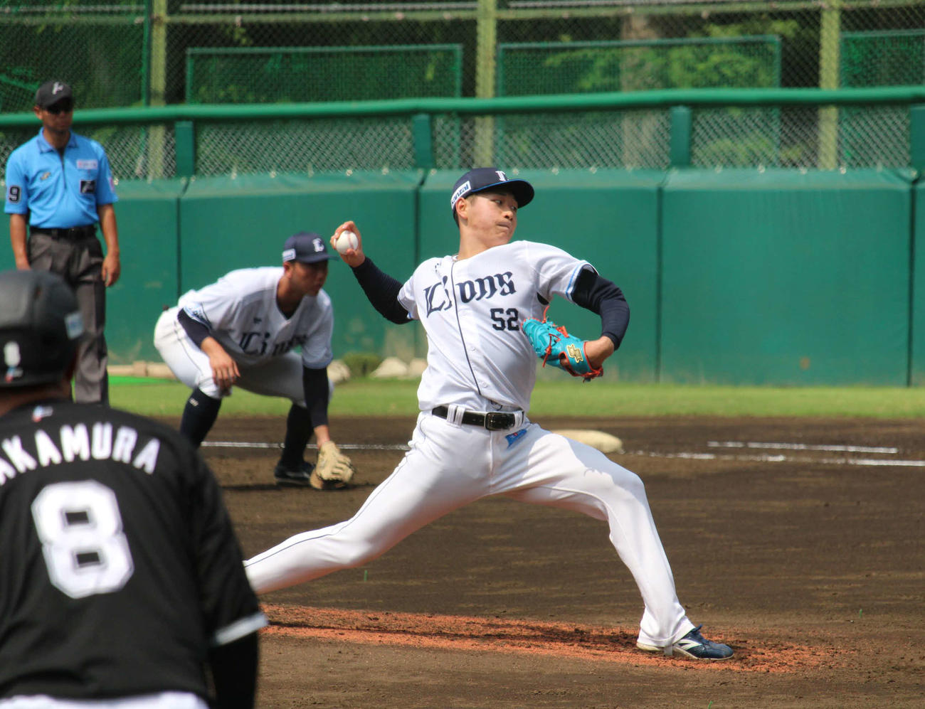 ロッテ戦で登板する西武篠原（撮影・金子真仁）
