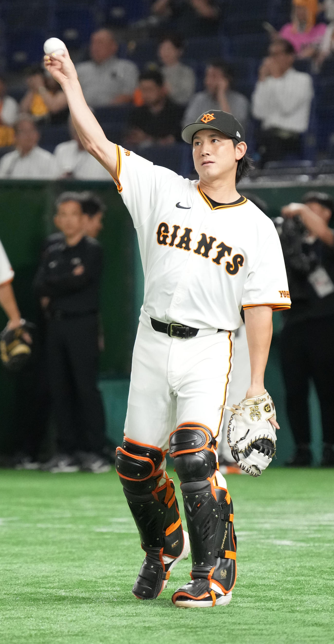 巨人対西武　試合前の練習に臨む巨人小林（撮影・小沢裕）